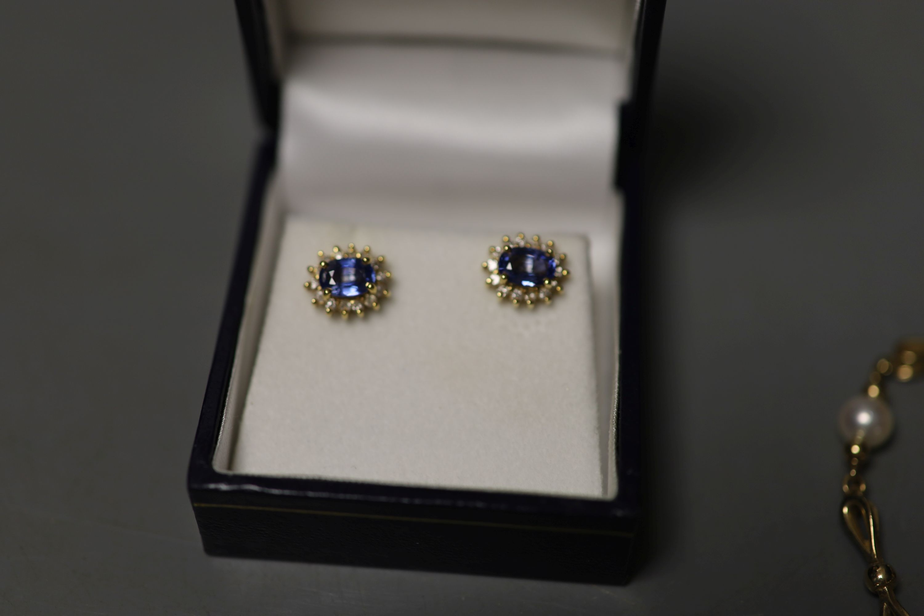 A pair of 9ct and lapis lazuli ear studs, a 9ct and cultured pearl necklace, gross 18.9 grams, a pair of 750, sapphire and diamond set oval ear studs, a 9ct dress rings and a quantity of assorted costume jewellery.